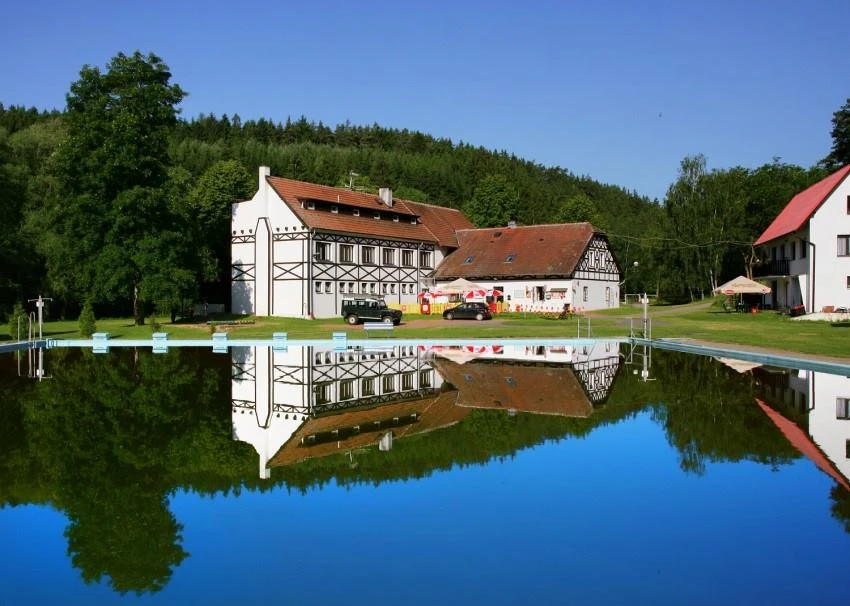 Machův mlýn — táborová základna